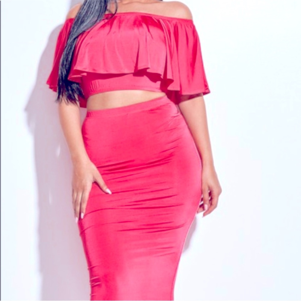 Coral two-piece Skirt & Crop Top. NWOT. XL